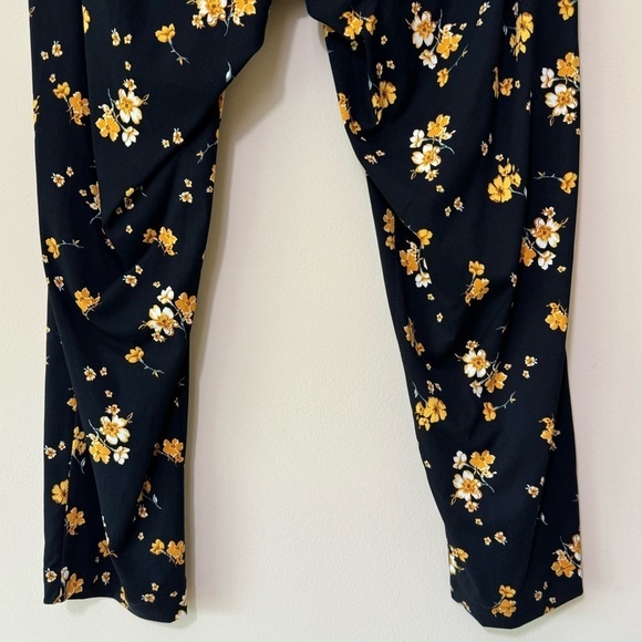NEW Torrid Black and Yellow Floral Challis Tie Front Tapered Ankle Pants Size 0 - Picture 9 of 12